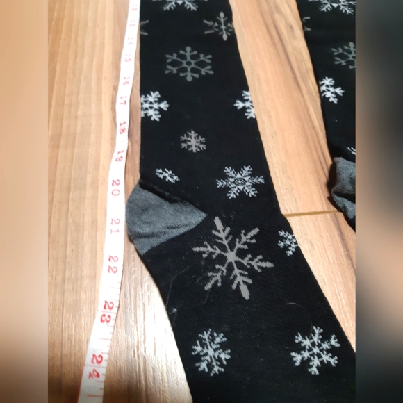 Knee high socks with snowflakes ❄ - Picture 2 of 3